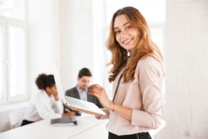 alinhadores invisiveis no ambiente de trabalho